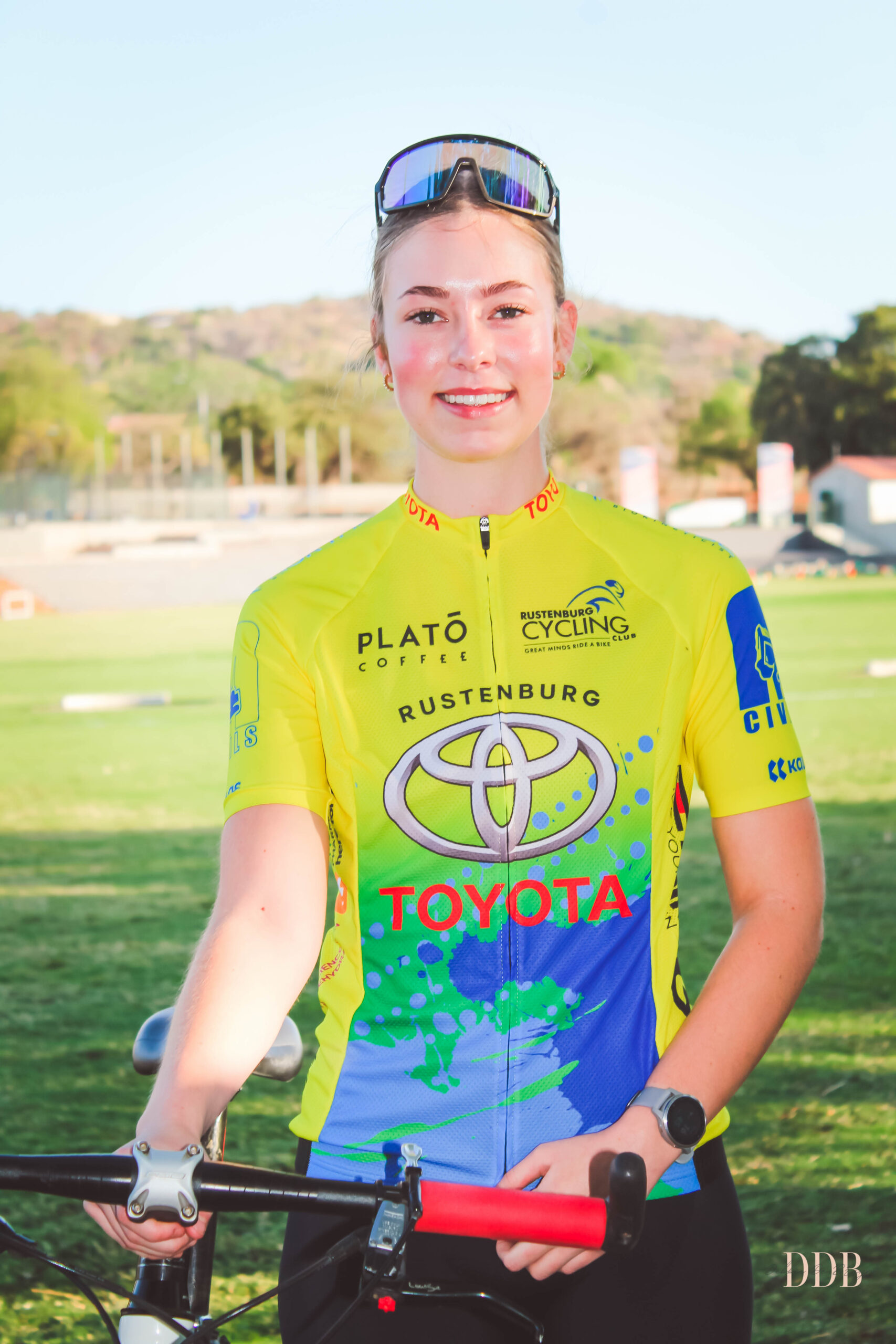 Elruschka Coetzer did well on Saturday in her age category 0/15-u/16, but unfortunately on Sunday she fell and hit her head, therefore she fell out of the race.