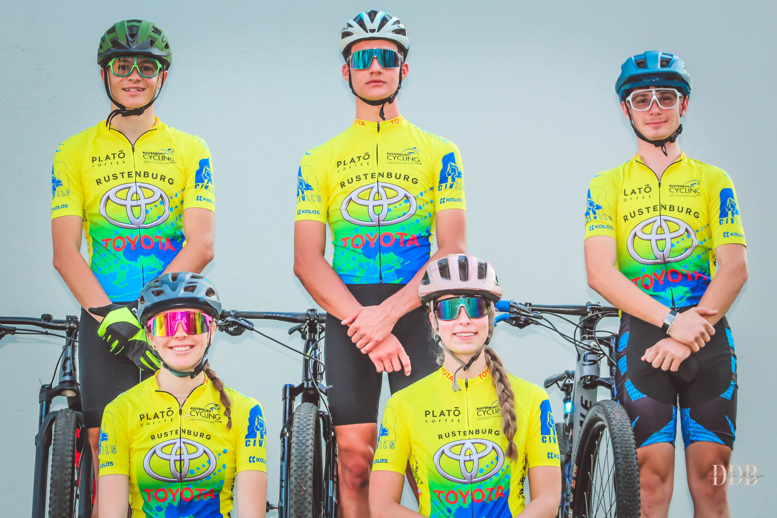 Tamlyn Luyt & Elruschka Coetzer
                                                Back Left to Right: Danie du Plooy, Luan Vermeulen & Ruan Espach
