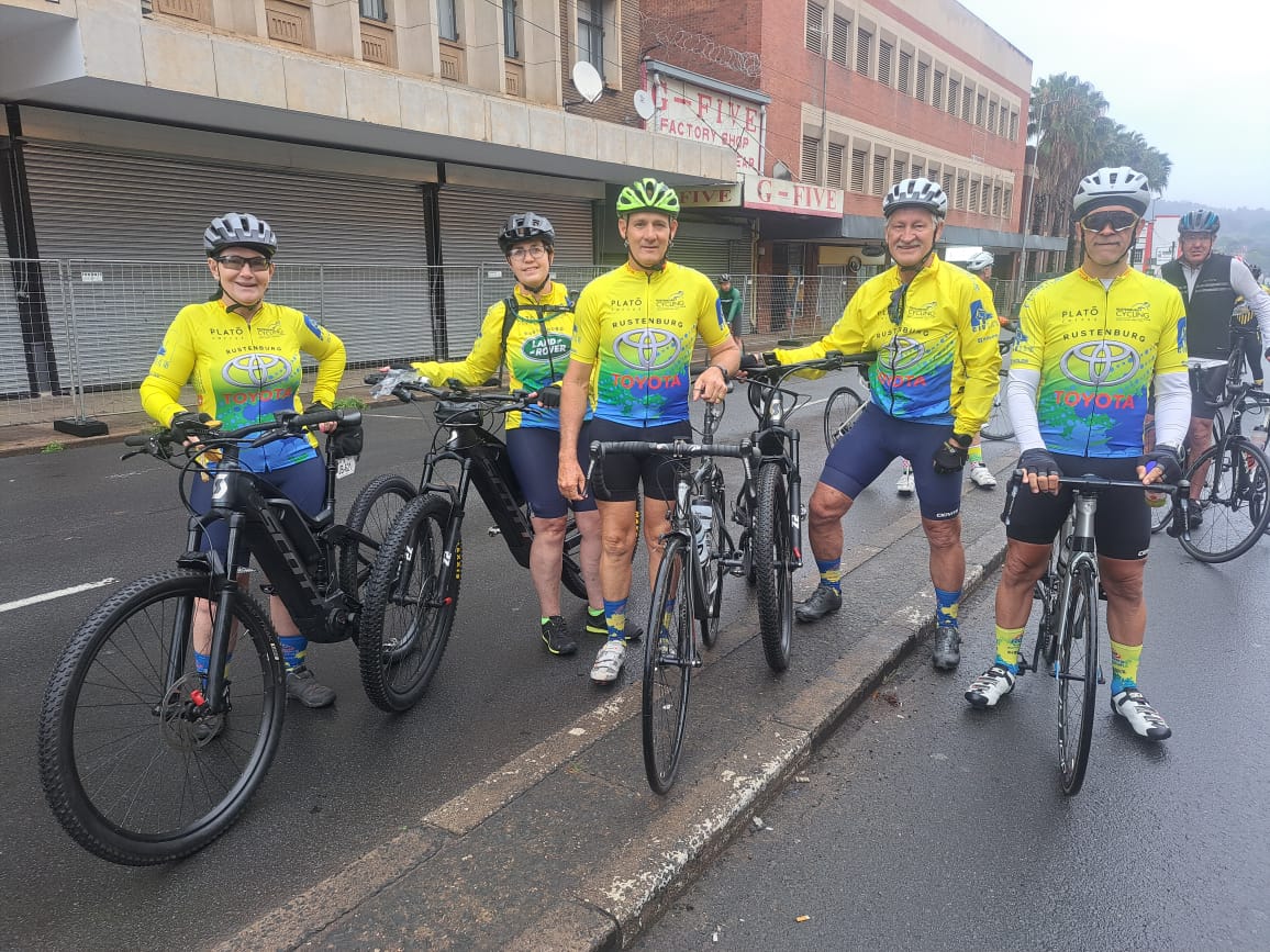 Alta Lombaard (Time 03:00 EBL, 106km), Michelle Stringer (Time 03:00 EBL, 106km), Johan Raath (Time 3:23, 106km), Danie Lombaard (Time 02:49 EBL, 106km), 
Johan Roos (Time 03:03, 106km)               
